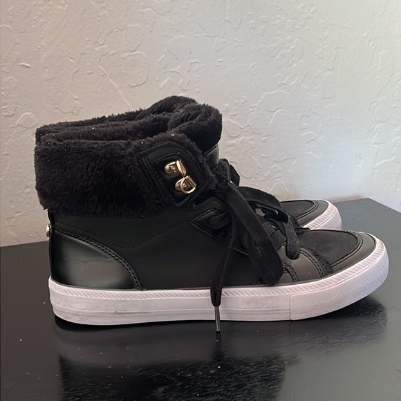 Tommy Hilfiger Furry Black leather tennis shoe sneakers women's size 7 - Picture 4 of 13